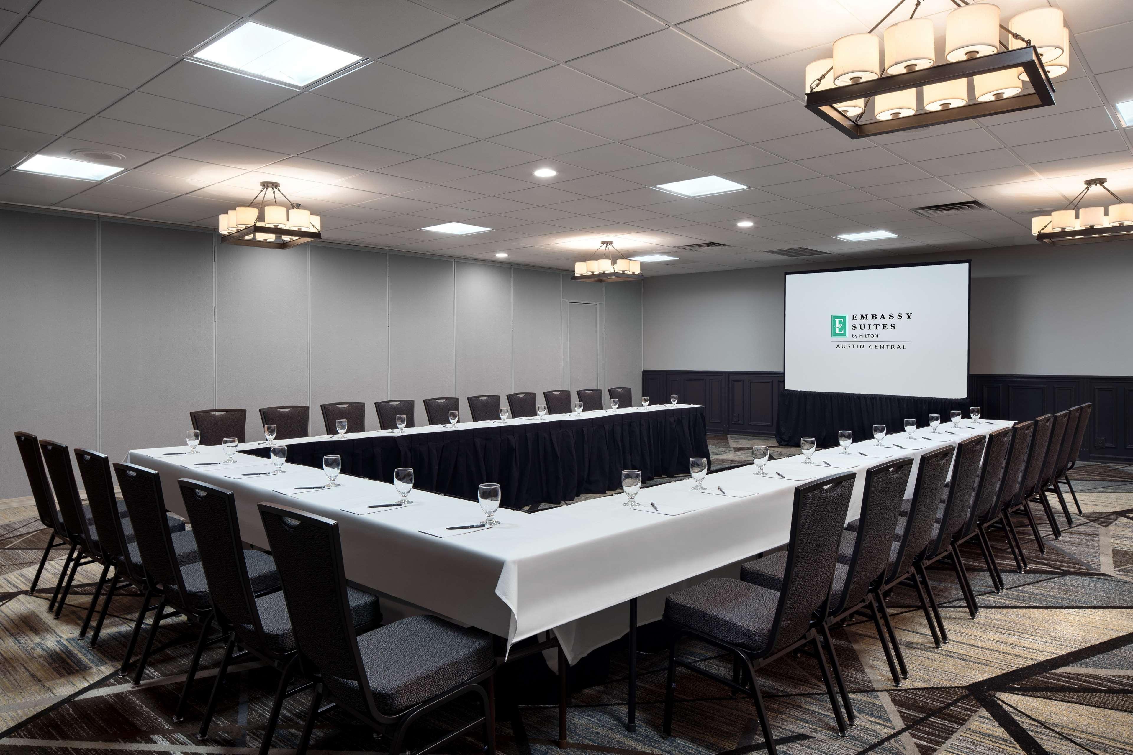 Embassy Suites By Hilton Austin Central Экстерьер фото