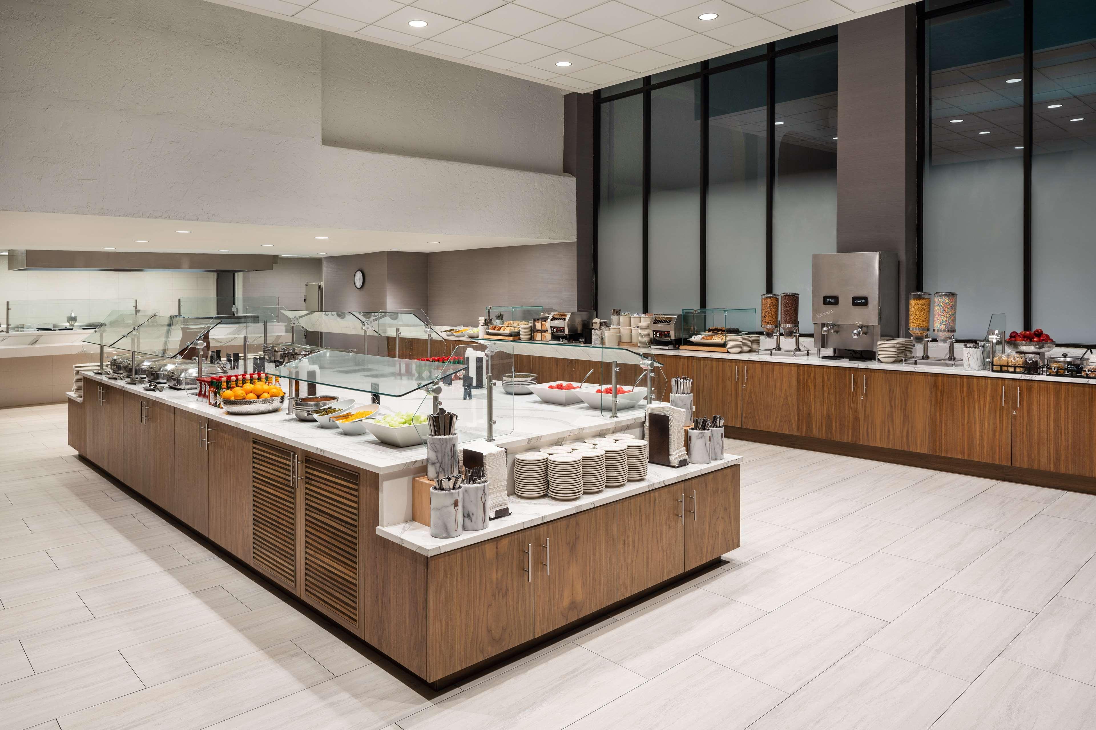 Embassy Suites By Hilton Austin Central Экстерьер фото