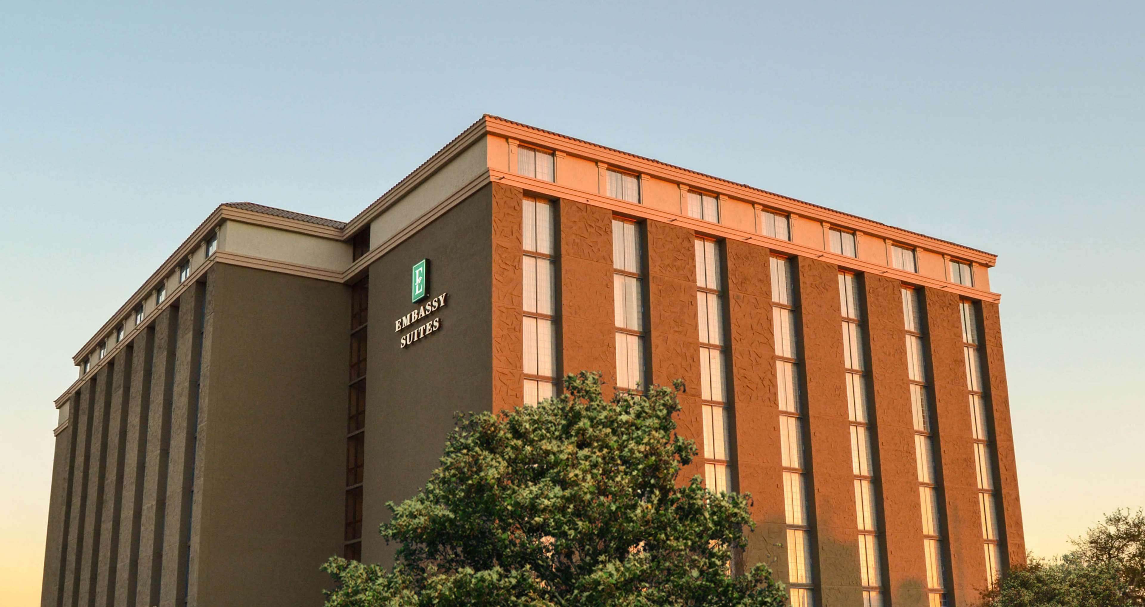 Embassy Suites By Hilton Austin Central Экстерьер фото