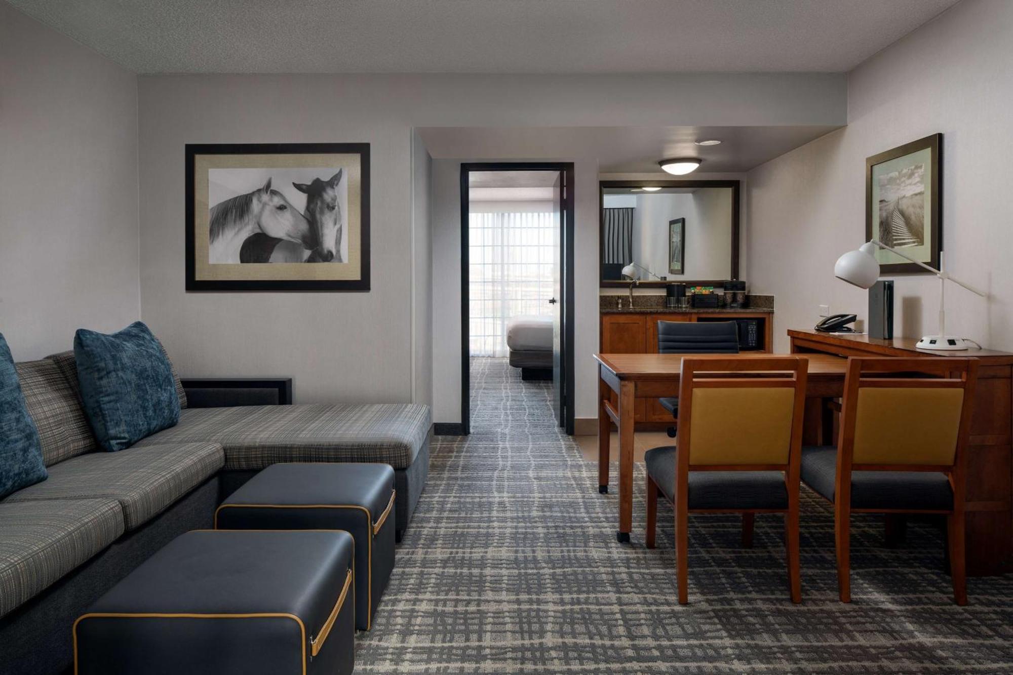 Embassy Suites By Hilton Austin Central Экстерьер фото