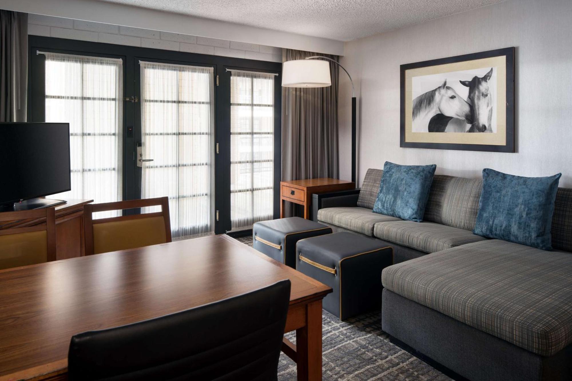 Embassy Suites By Hilton Austin Central Экстерьер фото