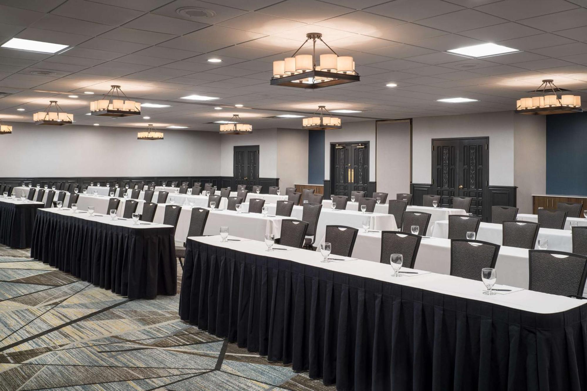 Embassy Suites By Hilton Austin Central Экстерьер фото