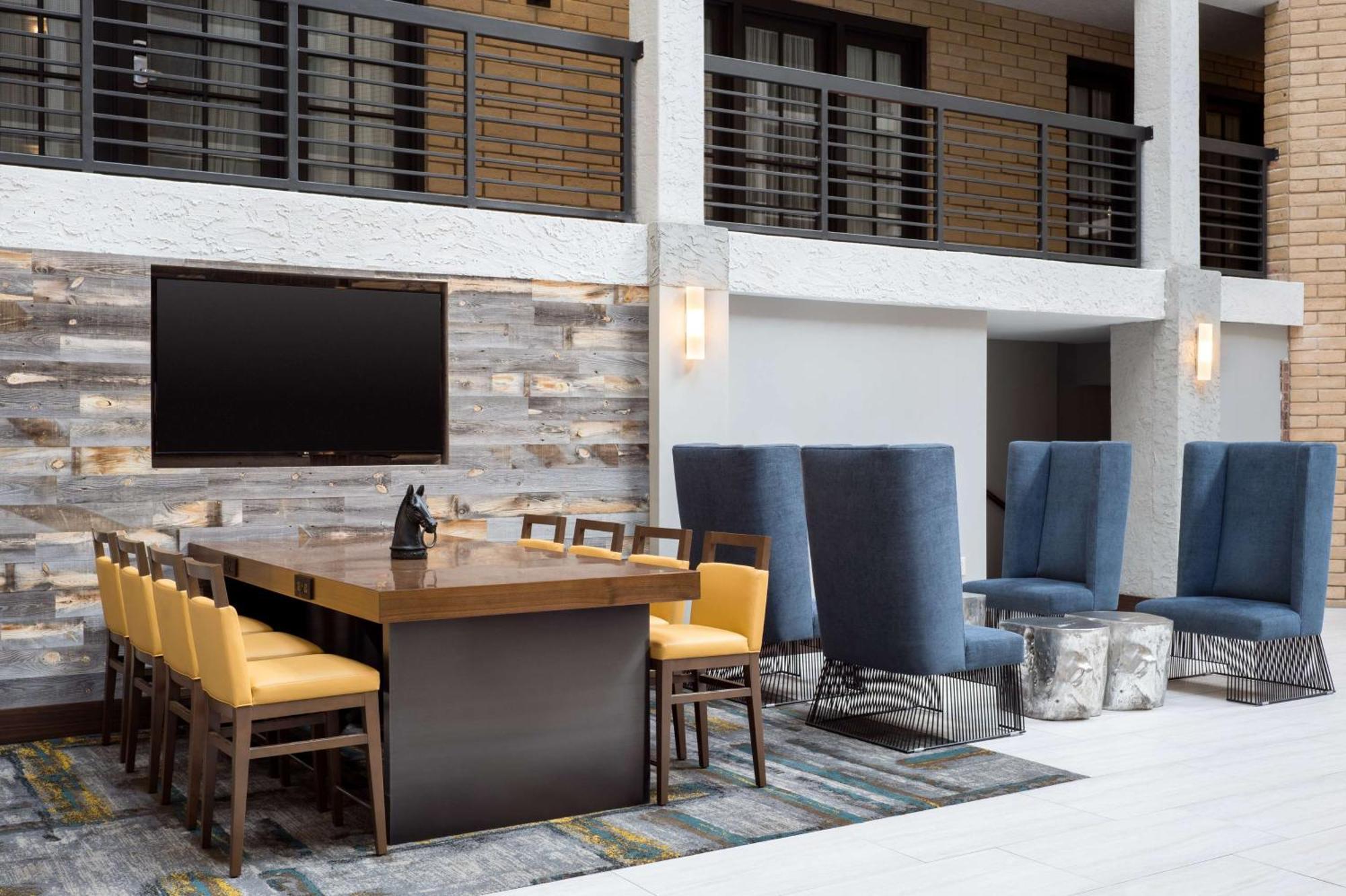 Embassy Suites By Hilton Austin Central Экстерьер фото
